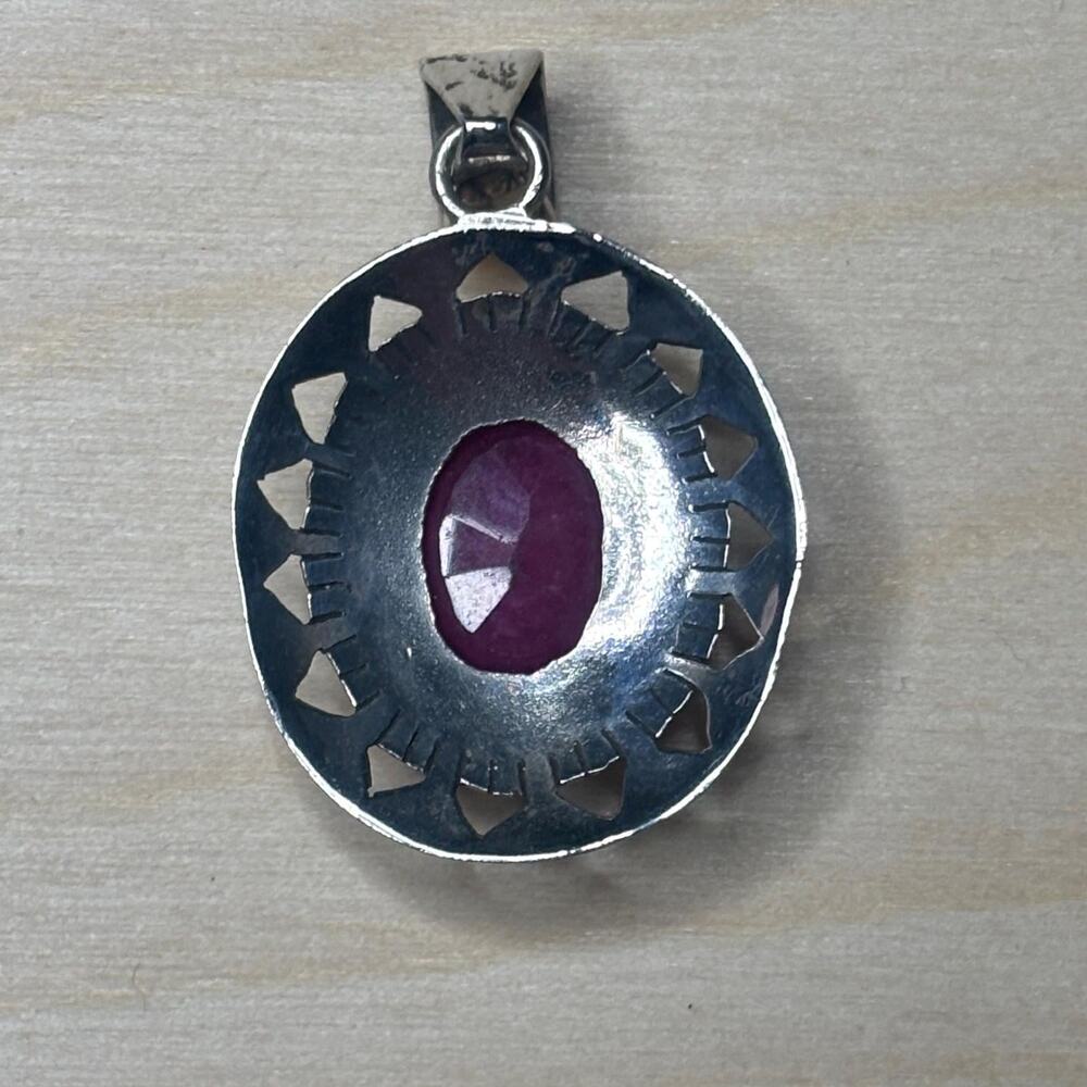 Vintage 925 Sterling Silver Oval Indian Ruby Pendant Geometric Cutout Border - Picture 4 of 7